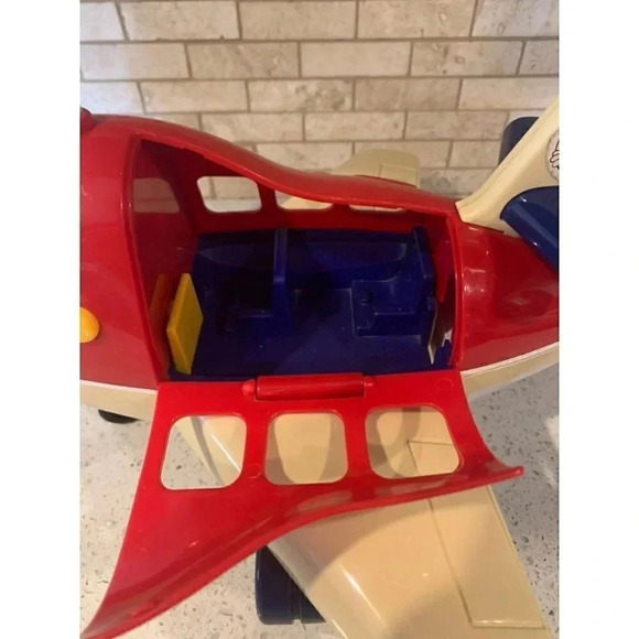 Toyrus geoffery jet with figurines. FB - Picture 9 of 12